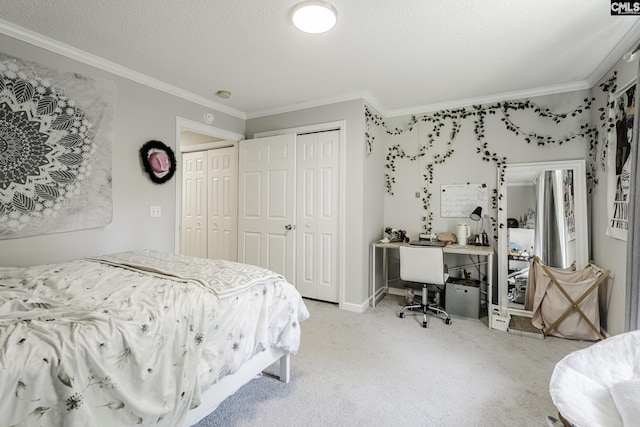 bedroom featuring carpet, a closet, crown molding, a textured ceiling, and baseboards
