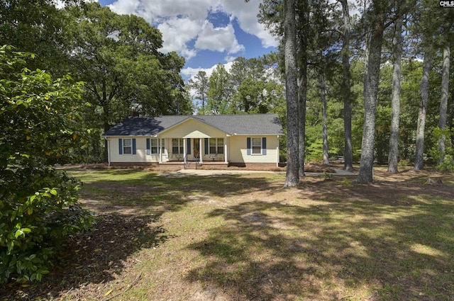view of front facade with covered porch, a shingled roof, crawl space, and a front yard