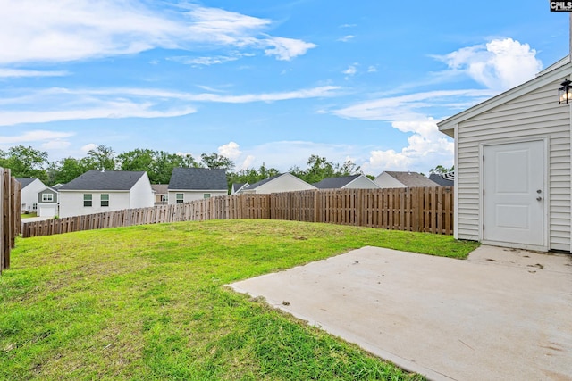 view of yard featuring a patio area and a residential view
