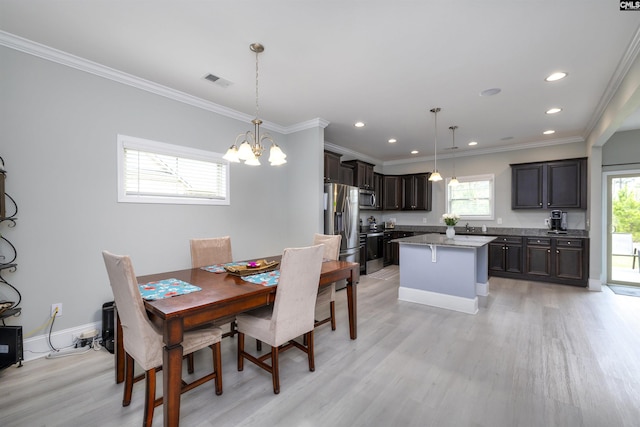 dining room with light wood-type flooring, a chandelier, ornamental molding, recessed lighting, and baseboards