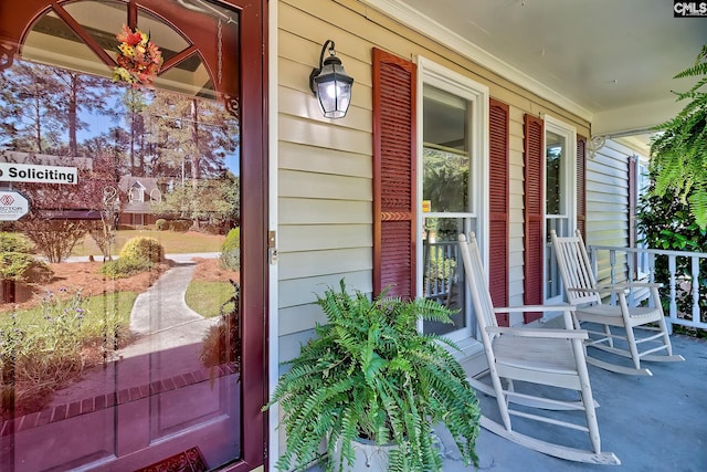 doorway to property with covered porch