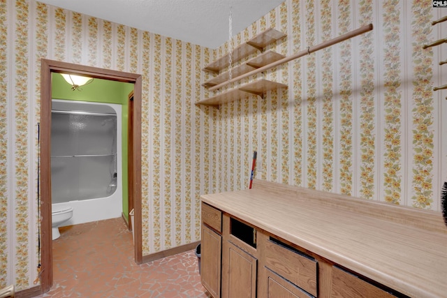 604 Shady Ln, Cayce, SC 29033 - clothes washing area with baseboards and wallpapered walls