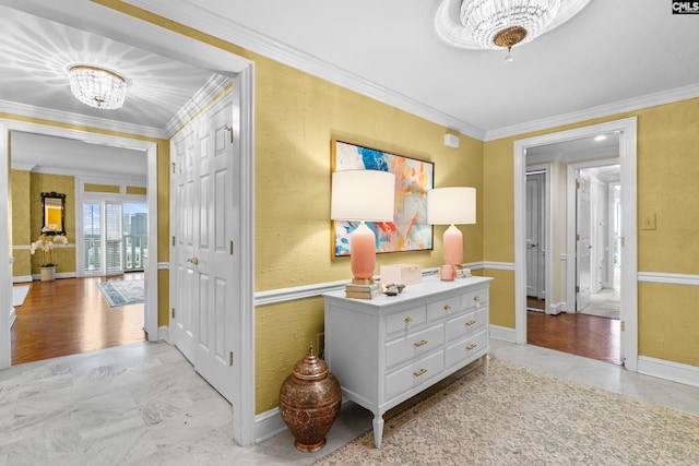 1829 Senate St Unit 17D, Columbia, SC 29201 - corridor featuring a chandelier, crown molding, and baseboards