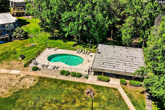 bird's eye view of a pool area