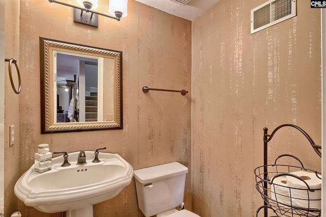 bathroom featuring a sink and toilet