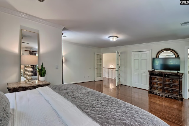 bedroom featuring crown molding, wood finished floors, and baseboards