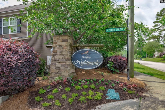 view of community / neighborhood sign