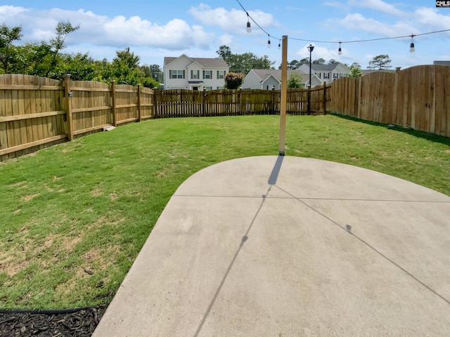 view of yard with a patio area and a residential view