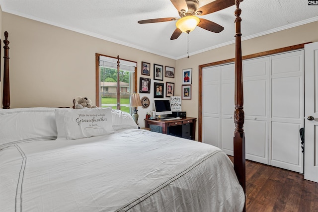bedroom with dark wood-style flooring, crown molding, a ceiling fan, and a textured ceiling