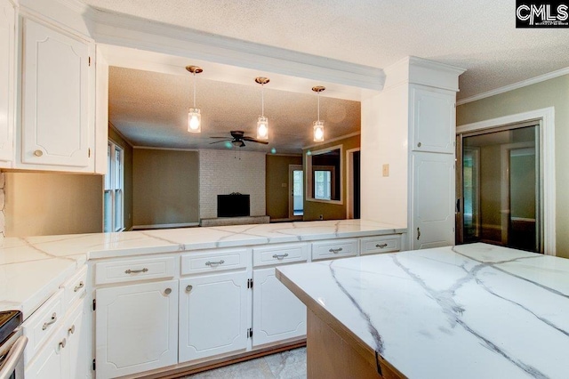 7905 Castleton Ln, Columbia, SC 29223 - kitchen featuring a textured ceiling, a peninsula, ceiling fan, crown molding, and white cabinets