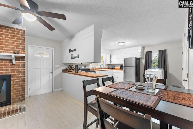 4306 Windemere Ave, Columbia, SC 29203 - dining area featuring healthy amount of natural light, ceiling fan, a textured ceiling, light wood-style floors, and baseboards
