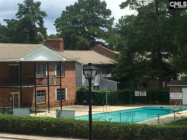 321 Cambout St, Columbia, SC 29210 - community pool with fence