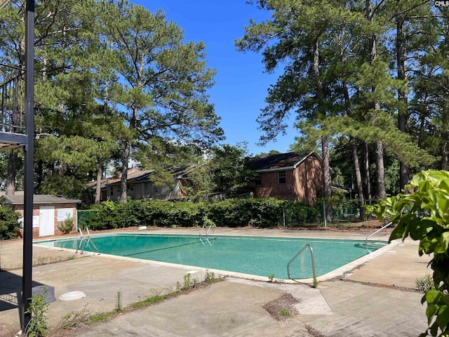321 Cambout St, Columbia, SC 29210 - community pool with a patio