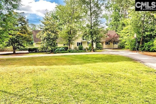 view of front of home with a front lawn and driveway