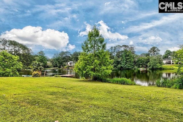 view of grassy yard with a water view