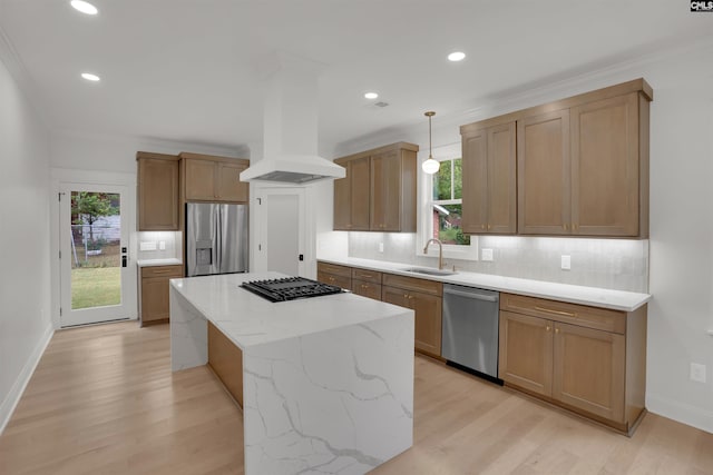 1020 W Confederate Ave, Columbia, SC 29201 - kitchen with stainless steel appliances, a sink, decorative backsplash, light wood-style flooring, and a center island