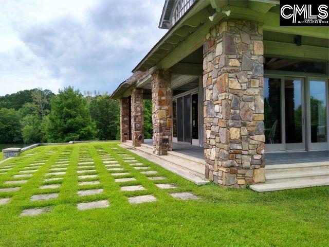 view of green lawn