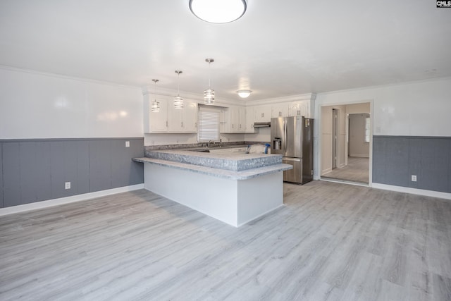 969 Boulevard Rd, Sumter, SC 29153 - kitchen featuring stainless steel fridge with ice dispenser, a peninsula, wainscoting, white cabinets, and crown molding