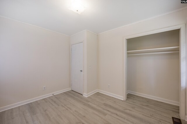 969 Boulevard Rd, Sumter, SC 29153 - unfurnished bedroom with wood finished floors, ornamental molding, a closet, and baseboards