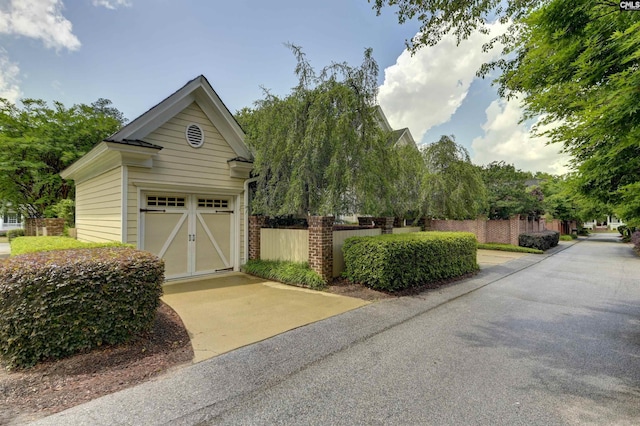 177 Preserve Ln, Columbia, SC 29209 - detached garage with fence
