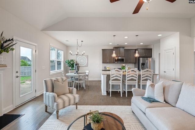 living room with dark wood-style floors, a ceiling fan, recessed lighting, and baseboards