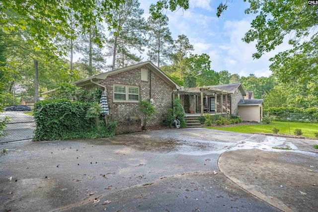 731 Trafalgar Dr, Columbia, SC 29210 - view of front of property with brick siding and fence