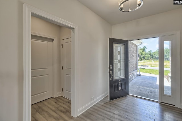 550 Edenwood Dr, Sumter, SC 29150 - foyer featuring wood finished floors and baseboards