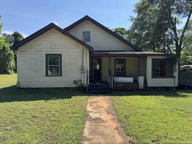 382 Fagan Rd, Winnsboro, SC 29180 - view of front facade featuring covered porch and a front lawn