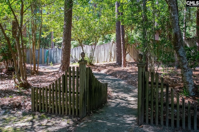 gate featuring fence