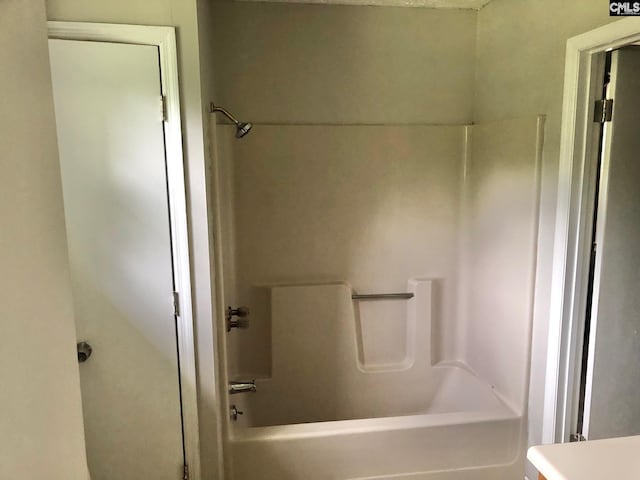 1171 Indian Creek Pt, Saluda, SC 29138 - full bath featuring washtub / shower combination