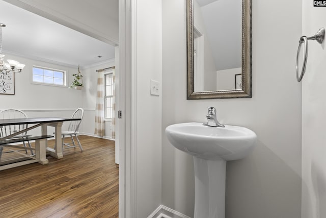 150 Ventnor Ave, Chapin, SC 29036 - bathroom with wood finished floors, crown molding, baseboards, a chandelier, and a sink