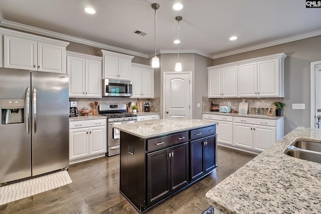 335 Hollow Cove Rd, Chapin, SC 29036 - kitchen featuring appliances with stainless steel finishes, white cabinetry, crown molding, a sink, and recessed lighting