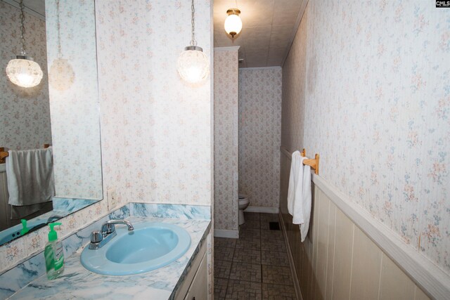5199 Bethune Rd, Kershaw, SC 29067 - bathroom with wallpapered walls, vanity, and toilet