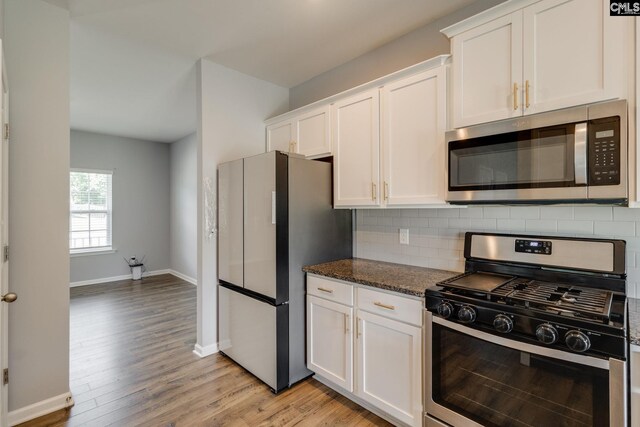 724 Channing Creek Ln, Lexington, SC 29072 - kitchen featuring stainless steel appliances, decorative backsplash, white cabinets, and baseboards
