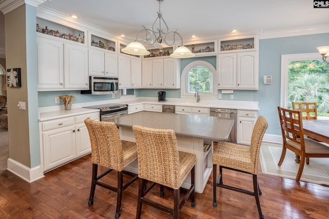 616 Brandon Ct, Lexington, SC 29072 - kitchen with appliances with stainless steel finishes, a kitchen breakfast bar, a sink, ornamental molding, and baseboards