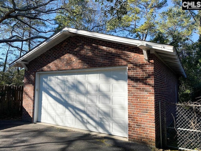 2825 Pruitt Dr, Columbia, SC 29204 - view of garage