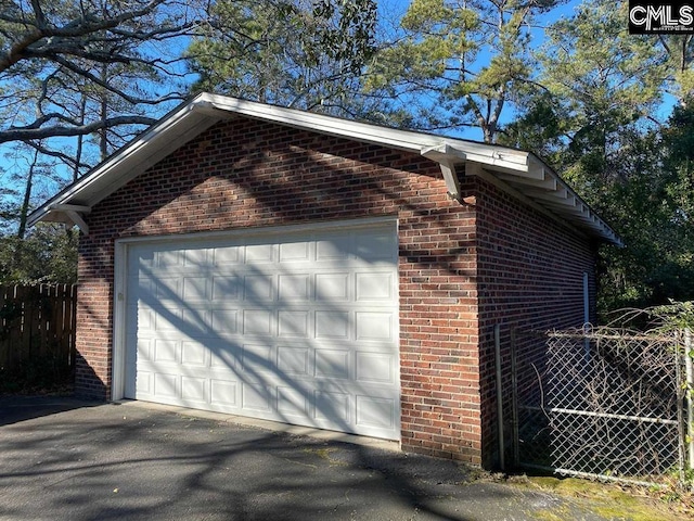 2825 Pruitt Dr, Columbia, SC 29204 - view of detached garage