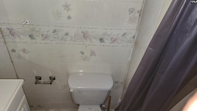 101 Moolah Dr, Columbia, SC 29223 - bathroom with toilet, a shower with curtain, and vanity