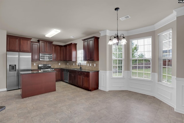 506 Moulton Way W, Columbia, SC 29170 - kitchen with appliances with stainless steel finishes, dark countertops, a chandelier, a sink, and backsplash