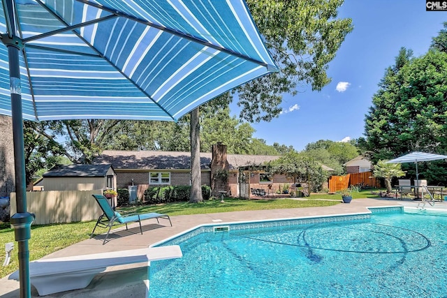 225 King Charles Rd, Columbia, SC 29209 - view of swimming pool featuring a diving board and a patio area