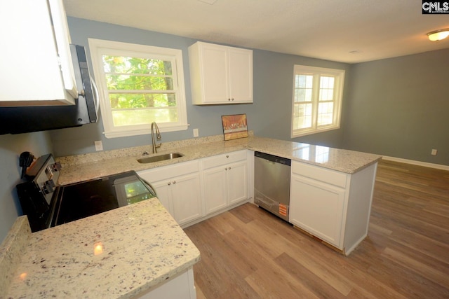 4257 Donavan Dr, Columbia, SC 29210 - kitchen with appliances with stainless steel finishes, a sink, a peninsula, and light wood-type flooring