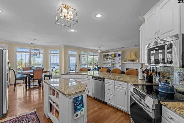 132 Magnolia Key Dr, Chapin, SC 29036 - kitchen featuring stainless steel appliances, crown molding, a sink, recessed lighting, and a ceiling fan
