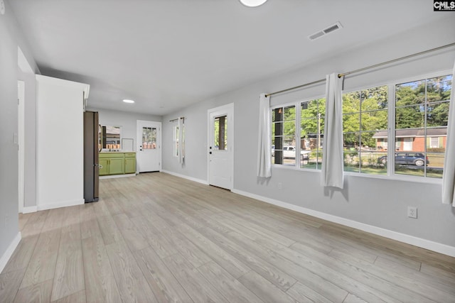 3509 Baywater Dr, Columbia, SC 29209 - unfurnished living room featuring baseboards, healthy amount of natural light, light wood-style flooring, and recessed lighting