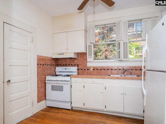 111 Southwood Dr, Columbia, SC 29205 - kitchen featuring white appliances, a sink, under cabinet range hood, white cabinetry, and light countertops