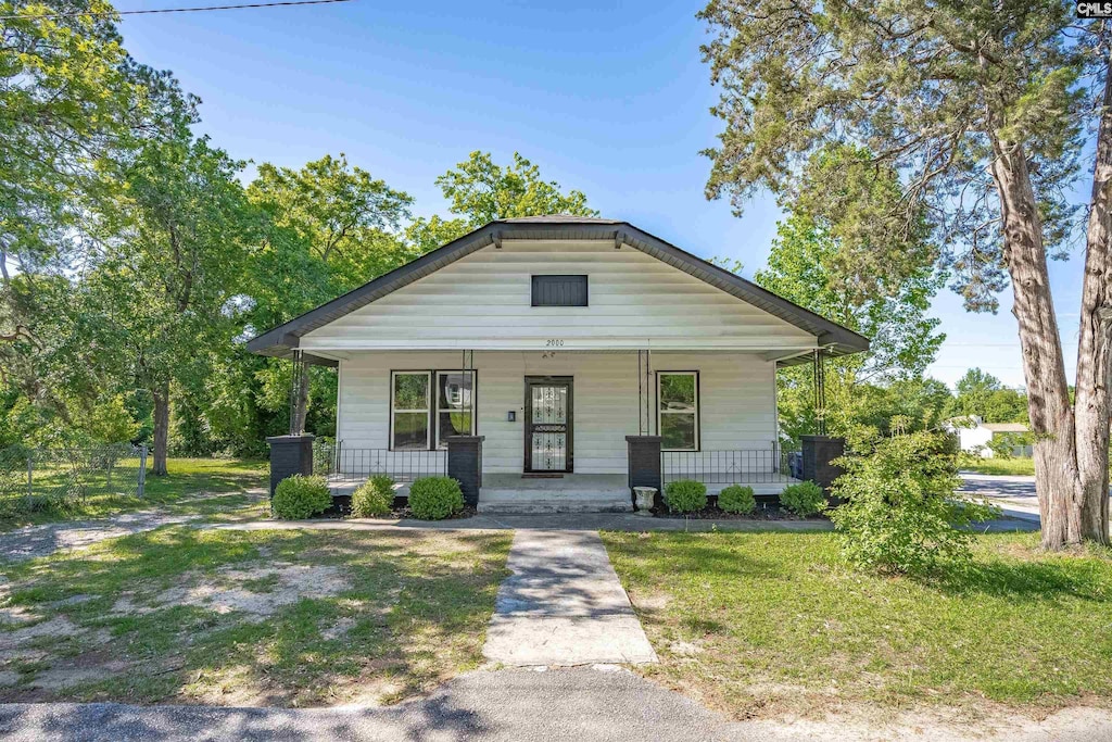 2000 Liberty St, Columbia, SC 29203 - view of front facade with covered porch and a front yard