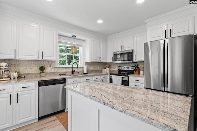 525 Willow Bend Ct, Columbia, SC 29212 - kitchen featuring appliances with stainless steel finishes, white cabinets, a sink, decorative backsplash, and recessed lighting
