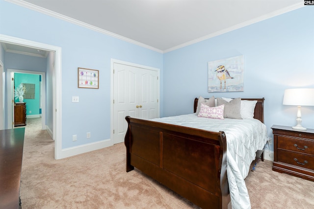 107 Sherborne Ln, Columbia, SC 29229 - bedroom featuring light carpet, crown molding, baseboards, and a closet
