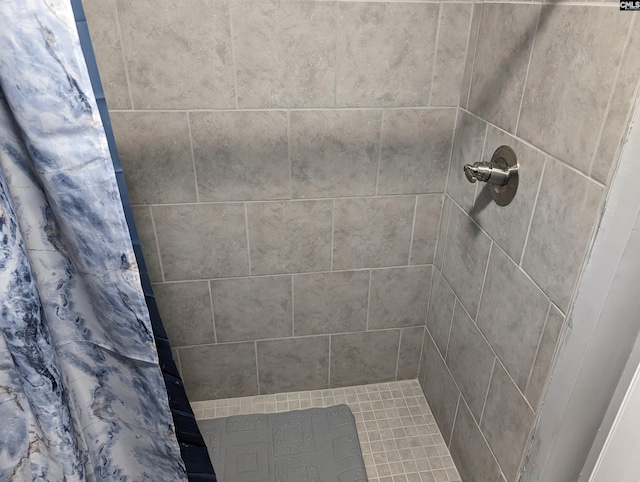 2217 Blossom St, Columbia, SC 29205 - bathroom with a tile shower