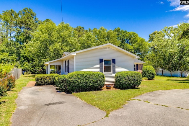1302 Sunnyhill Dr, Camden, SC 29020 - view of side of property