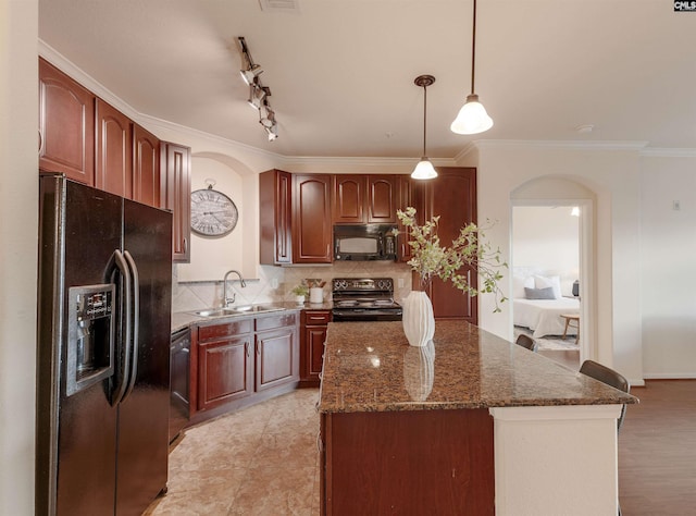 1085 Shop Rd Unit 337, Columbia, SC 29201 - kitchen featuring black appliances, a sink, arched walkways, a center island, and backsplash